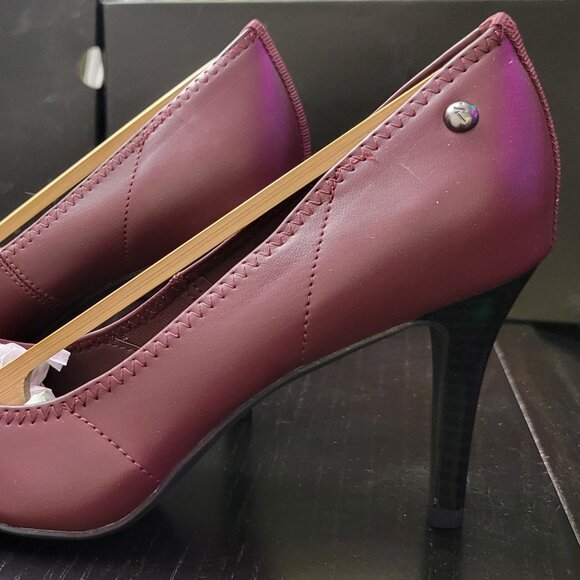 [BNIB] Simply Vera Vera Wang Stevie Memory Foam Heels in Wine - Brand New in Box - Picture 1 of 6